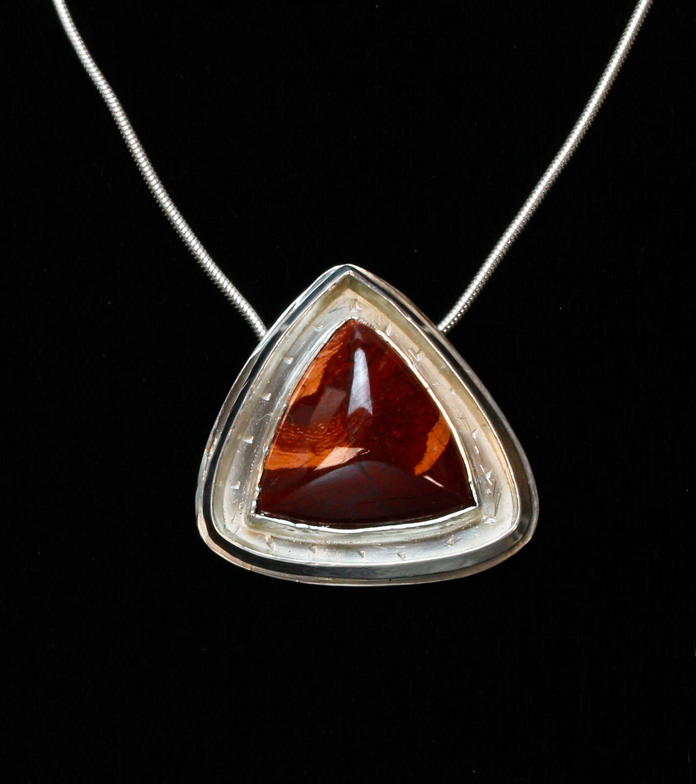Rae_Agate_Triangle_Pendant_6_1_22.jpg